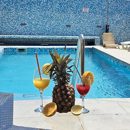 The Golden Grotto Apartments Novalja Luaran gambar